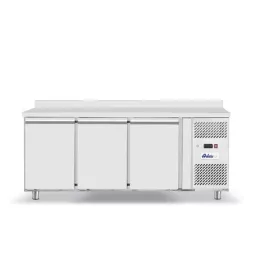   Hendi - mélyhűtött munkaasztal, 3 ajtós oldal aggregáttal, 420L., Arktic, Profi Line, GN 1/1, 230V/600W, 1796x700x(H)879 mm